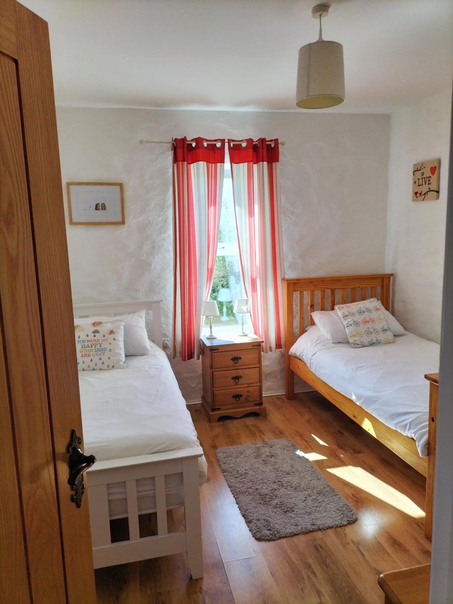 Ballymultimber Cottages - Mountain Views Near Beach Limavady Exteriör bild